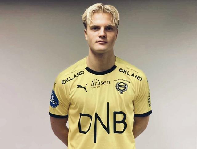 加比亚抱怨对手拖延时间，主裁：补时给了，你们想要15分钟吗