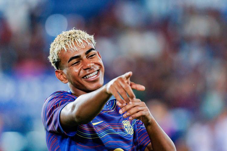 国少出征U17亚预赛23人名单：邝兆镭、谢晋领衔五名留洋在列（国少U17亚预赛23人出征名单公布：邝兆镭、谢晋领衔，五名留洋球员入选）