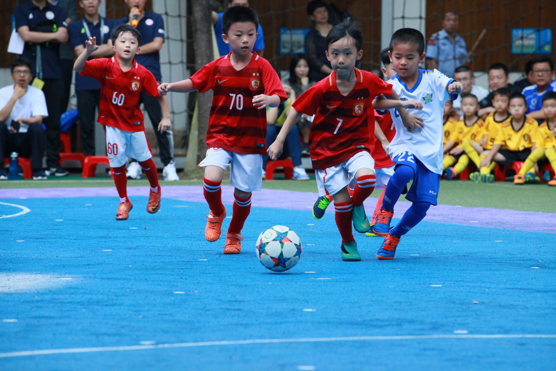 篮球篮网球员连续三场抢断上双