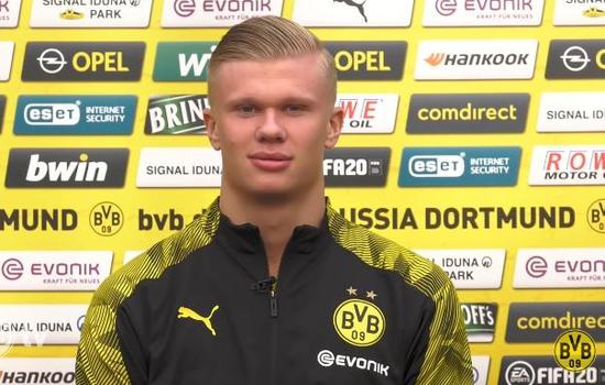 皇马点球让球迷愤怒，众记者也齐批：太丢人，姆巴佩不该罚进（皇马争议点球惹怒球迷，记者集体抨击：太丢人，姆巴佩不该将点球罚中）