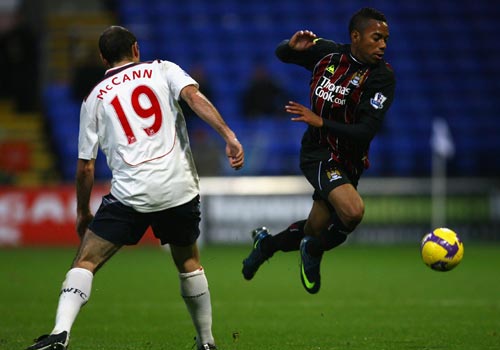 西甲半场：莫雷诺、科斯塔破门，比利亚雷亚尔1-1马略卡（西甲半场：莫雷诺与科斯塔互破门，比利亚雷亚尔暂1-1马略卡）