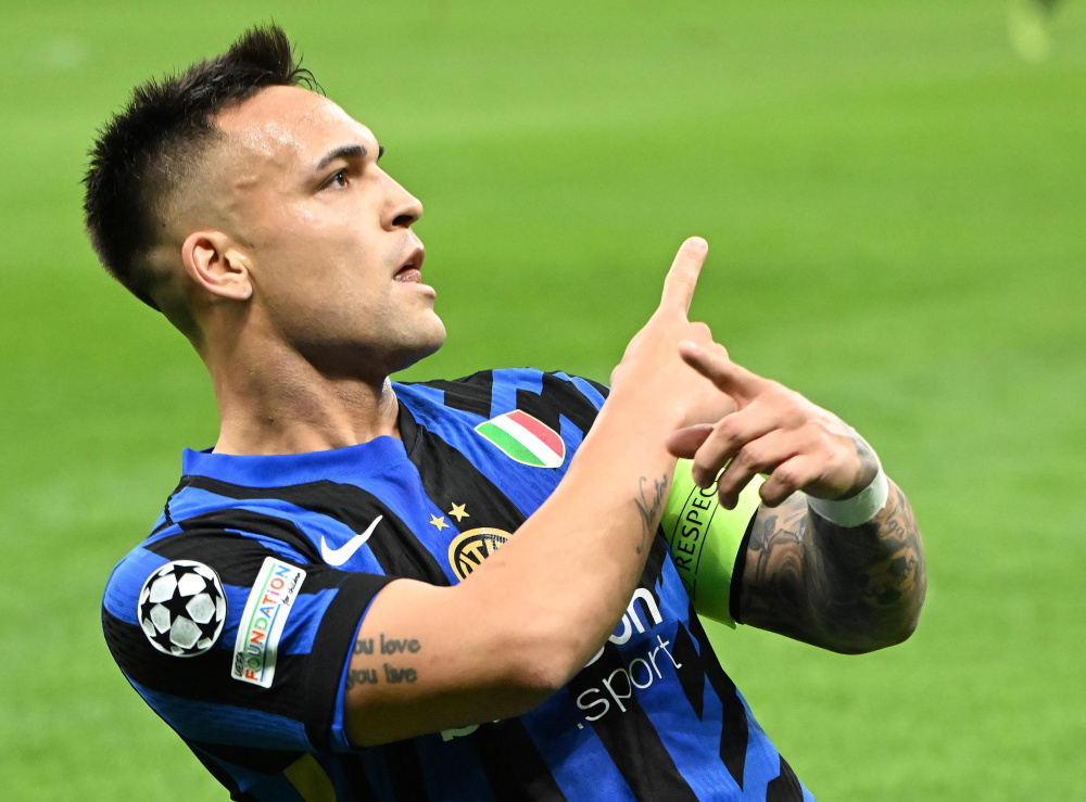 曼联主场1-1战平西汉姆联，近5轮仅1胜，阿莫林临场换人失误导致失利，球队前景堪忧。