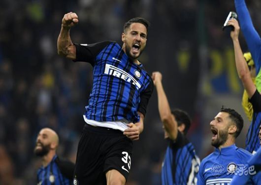 卡塔尔男足在小组赛中0-3爆冷负于突尼斯，遗憾出局，引发热议。