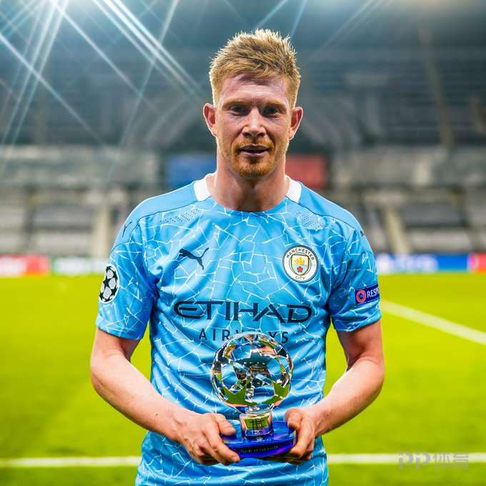 超远三分命中，全队抱头