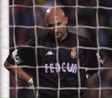 欧文突破防线送出关键助攻