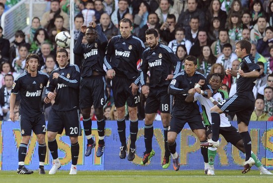 知识！哈兰德晒出与索尔斯克亚的合影，表示向后者取经（哈兰德晒与索尔斯克亚合照：向其请教经验）